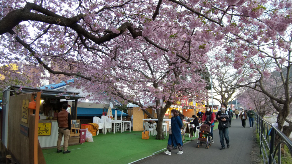 こちらの屋台はまだまだ営業してます