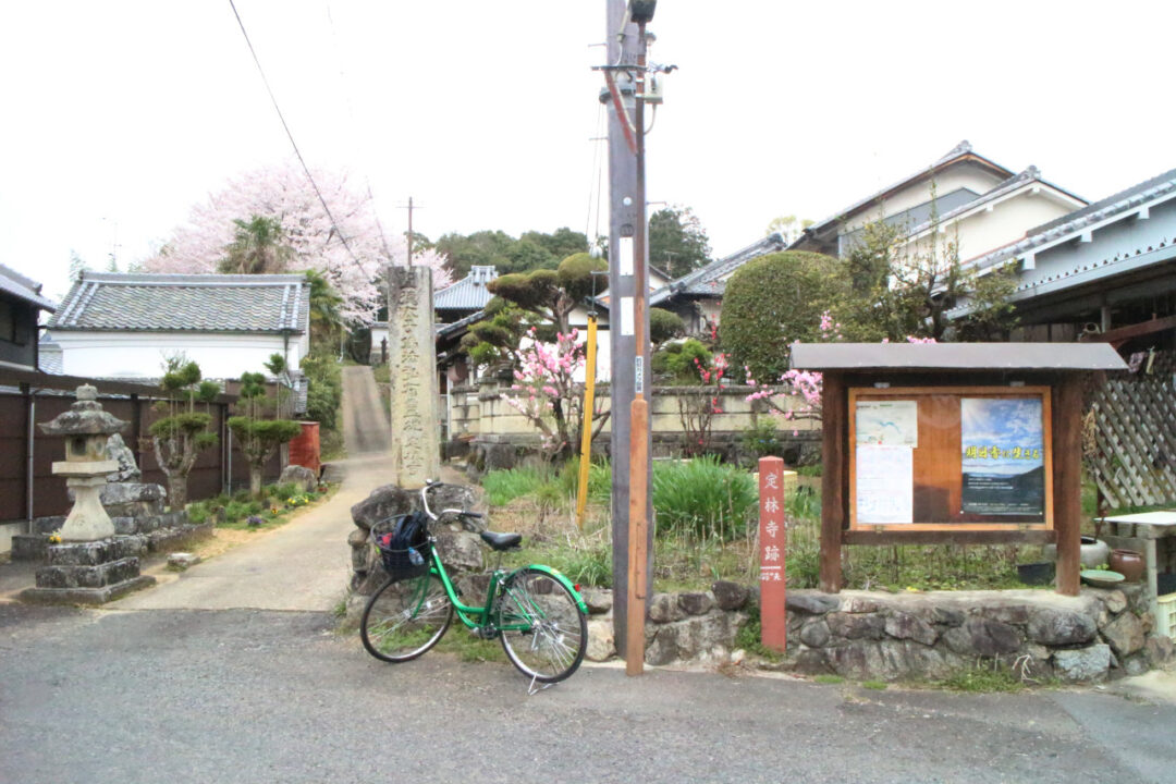 定林寺跡近く