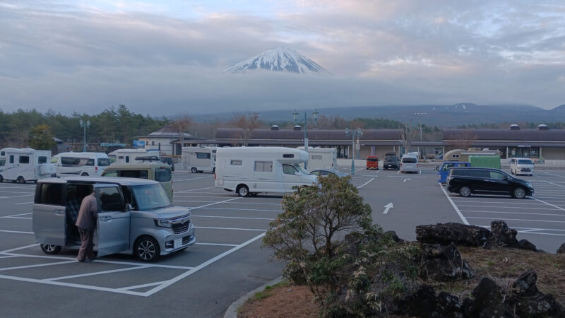 朝の道の駅なるさわ