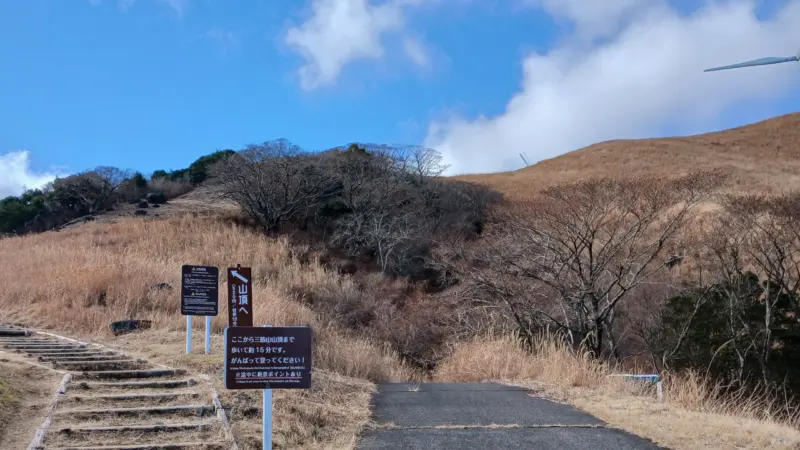 山頂行きの階段