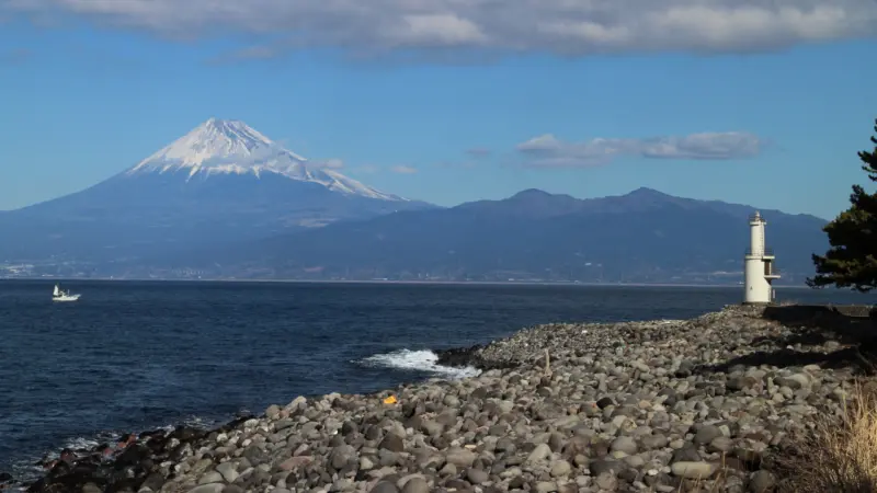 戸田灯台と富士山