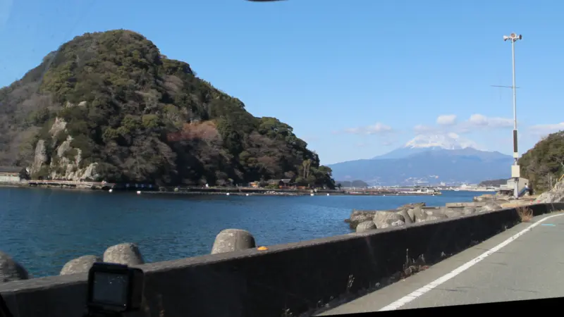 淡島と富士山です。