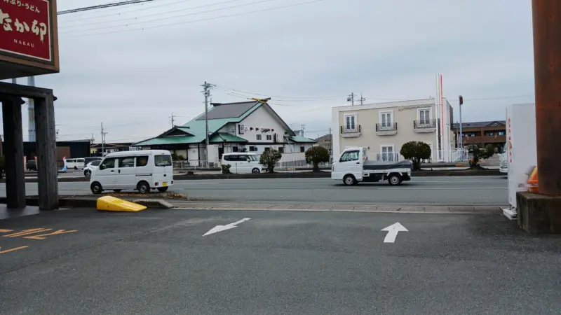 なかう駐車場入口