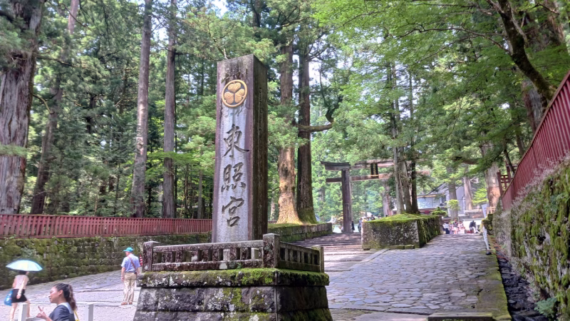 石鳥居前
