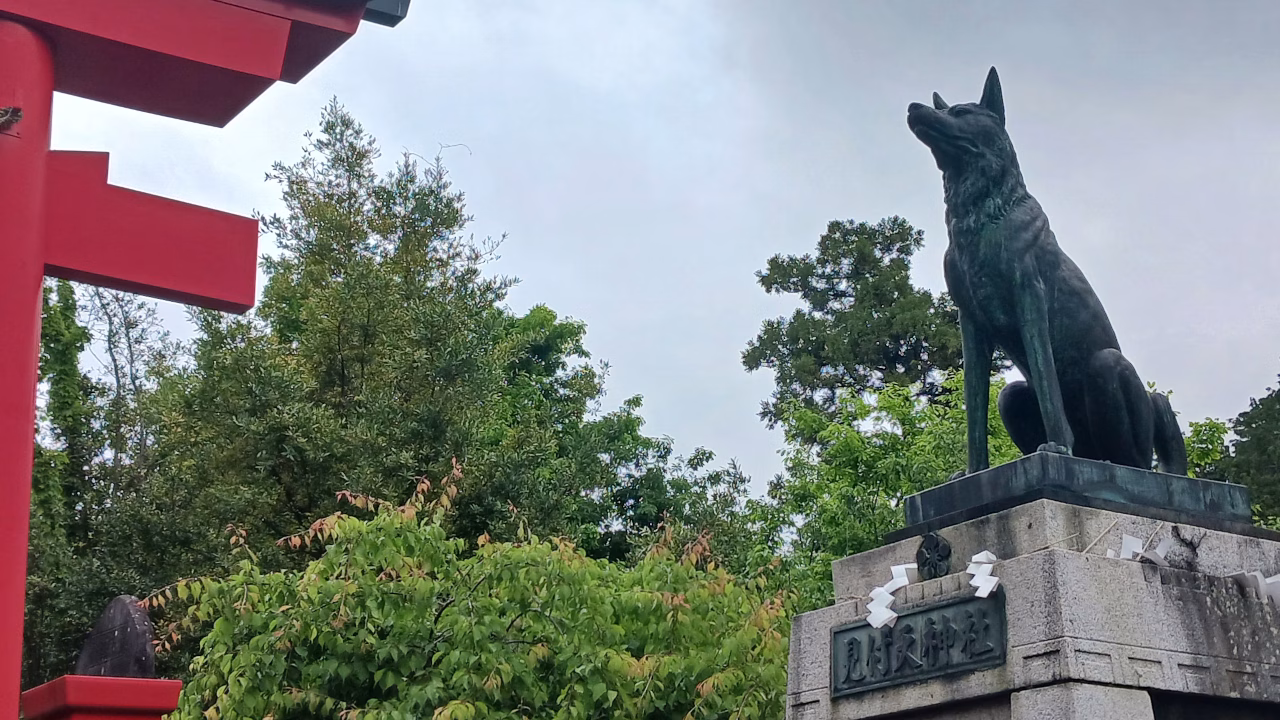 見付天神 矢奈比賣神社鳥居と霊犬像