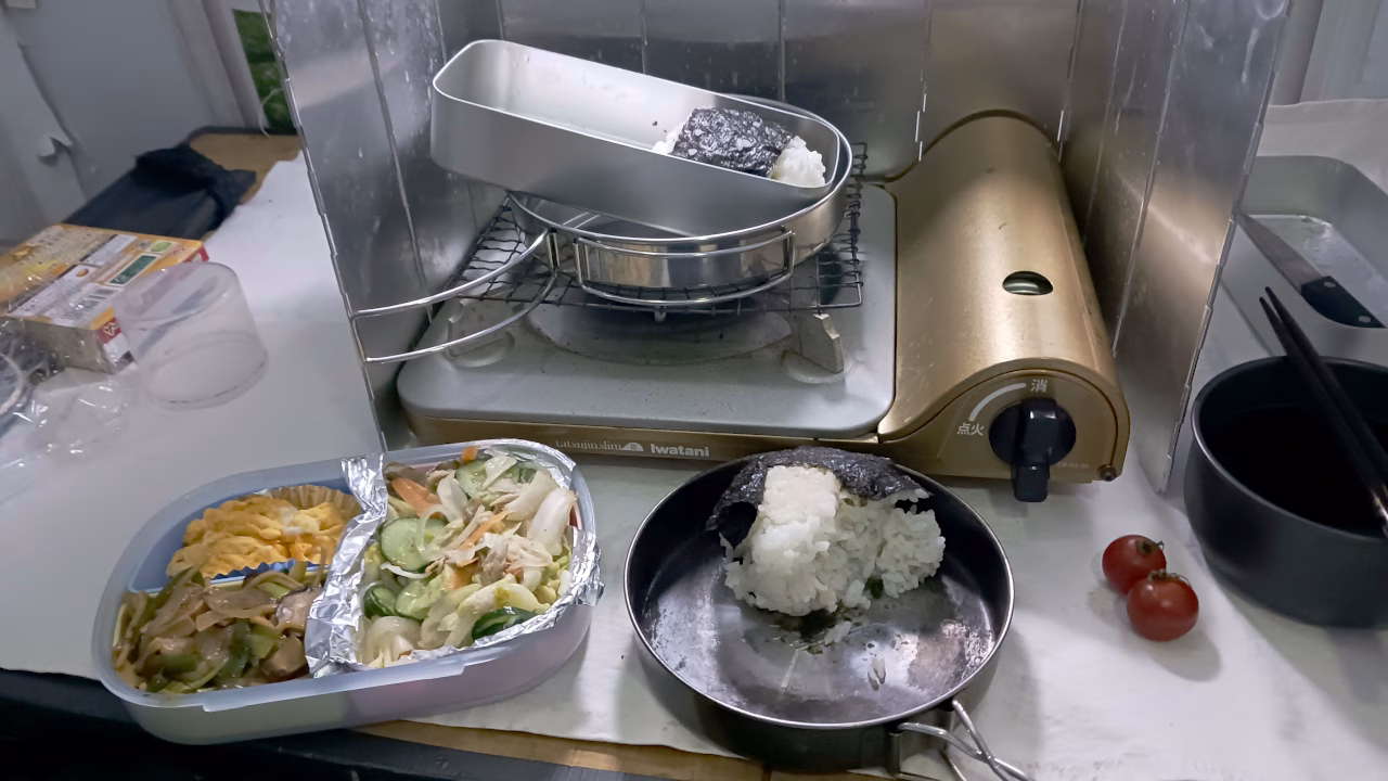 おにぎり弁当の晩ごはん